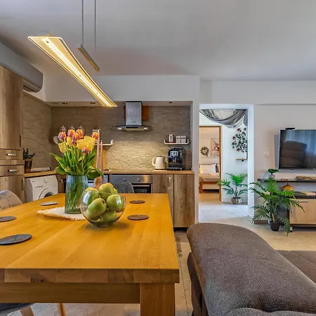 Holiday home Beautiful In Skatari With Kitchen Pula